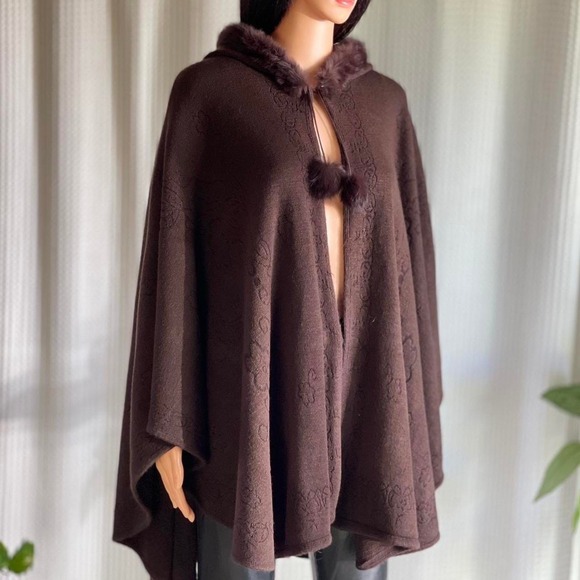 Vintage Brown Hooded Knit Cape Fur Trim Pom Pom Accent Coverup Shawl Poncho - Picture 1 of 8
